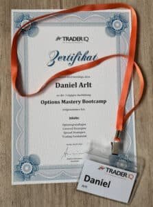 Teilnahmezertifikat Trader IQ Options Mastery Bootcamp Berlin mit Namensschild